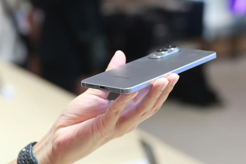 Samsung Galaxy S25 Edge,  smartphone Samsung sieu mong,  gia Galaxy S25 Edge,  tren tay S25 Edge anh 4