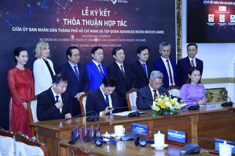 tap doan AMD,  ban dan,  vi xu ly,  UBND TP.HCM anh 1