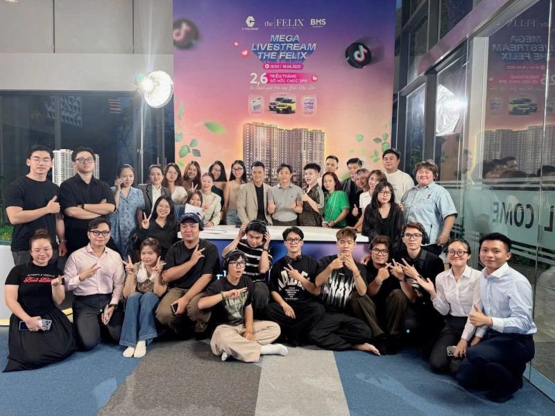 C-Holdings,  BHS Group anh 1