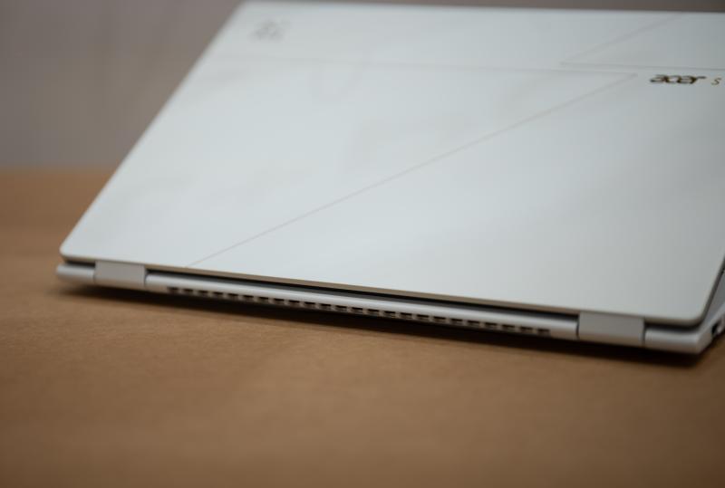 laptop man hinh chong choi anh 8