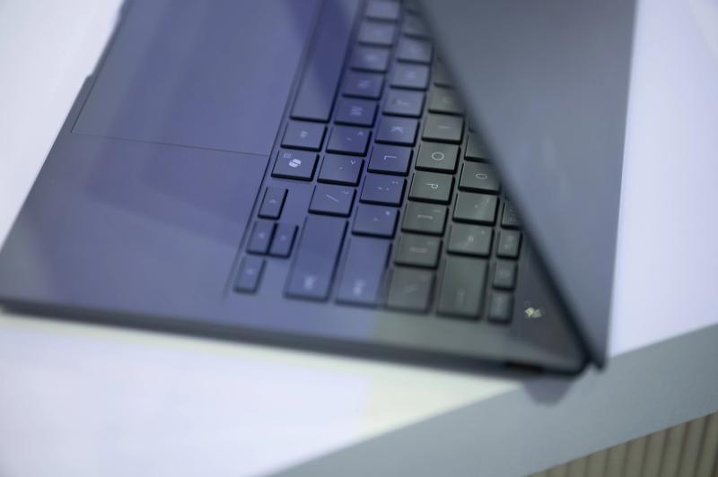 laptop asus snapdragon anh 6