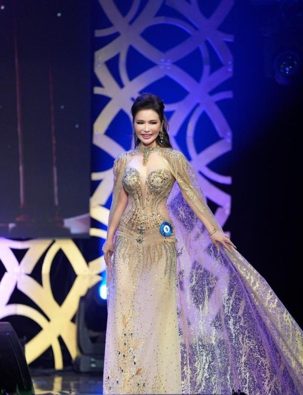 Hoa hau the gioi anh 1