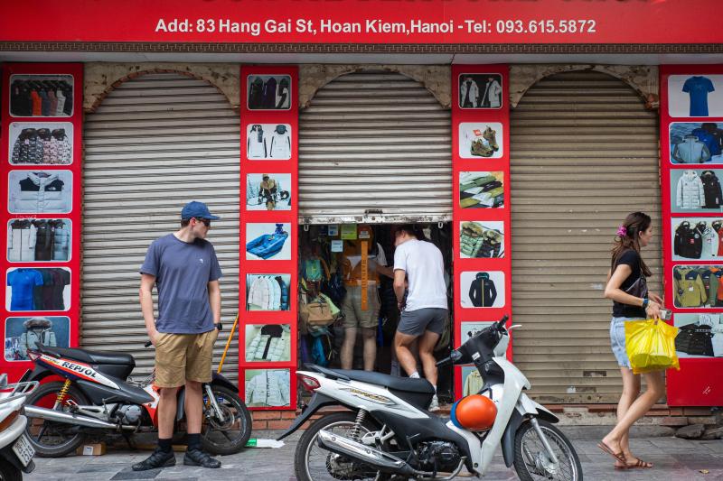 nhieu cua hang dong cua anh 7