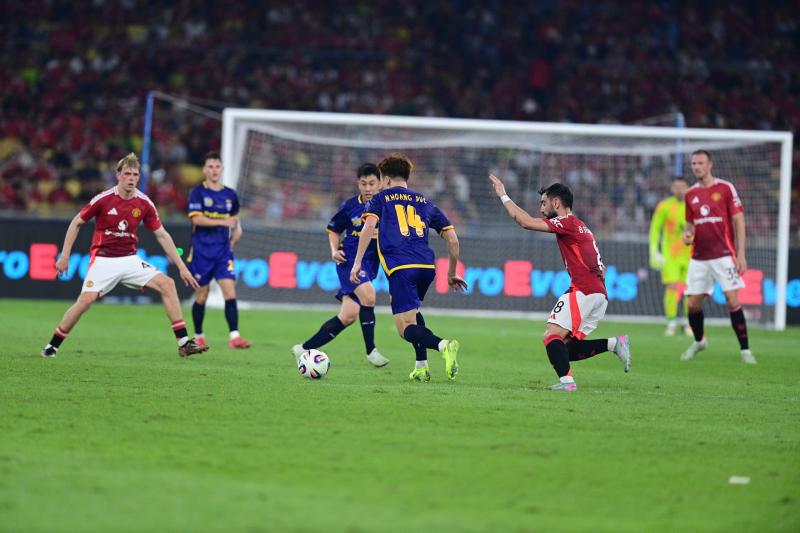 Fernandes duoi theo Hoang Duc anh 4