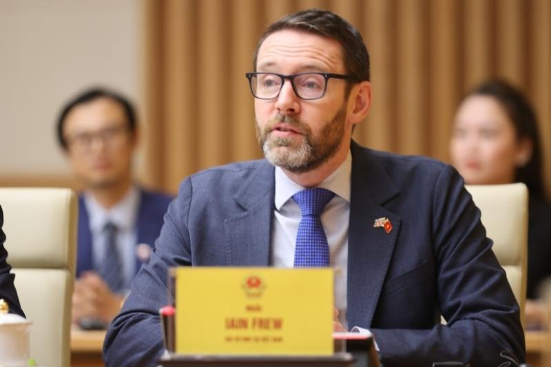 dai su ian grant frew,  doanh nghiep anh quoc anh 1