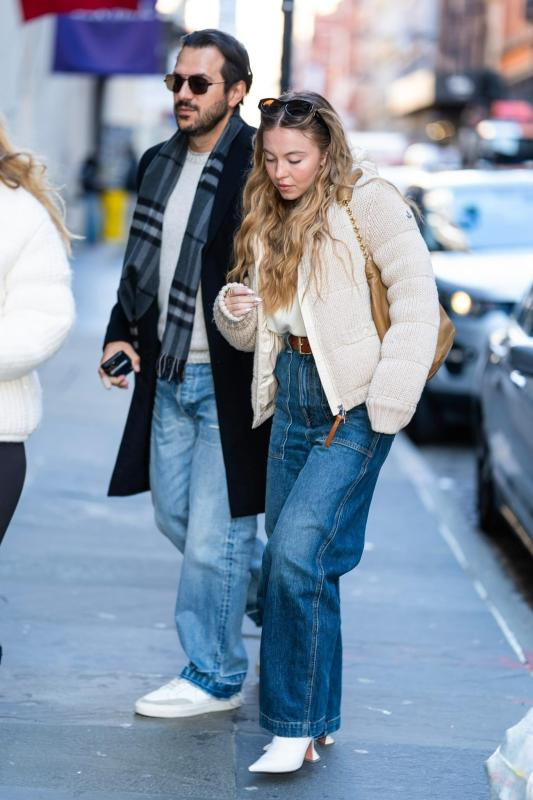Sydney Sweeney,  Jonathan Davino anh 1