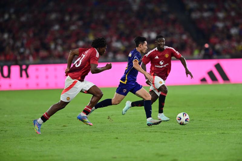 Fernandes duoi theo Hoang Duc anh 3