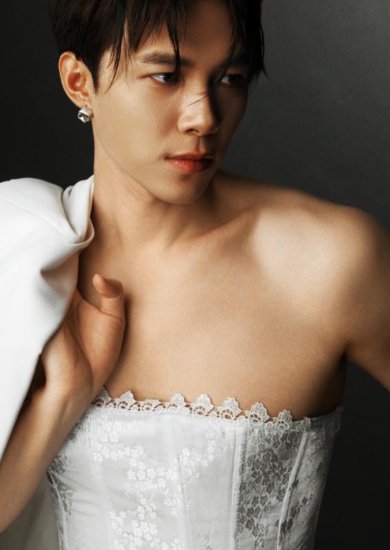 Anh Tu mac corset anh 2