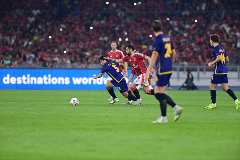 Fernandes duoi theo Hoang Duc anh 10
