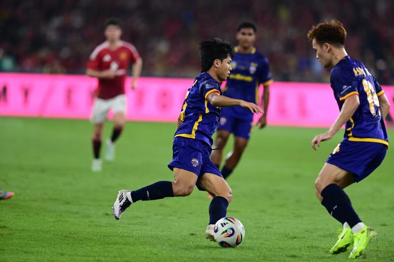 Fernandes duoi theo Hoang Duc anh 9