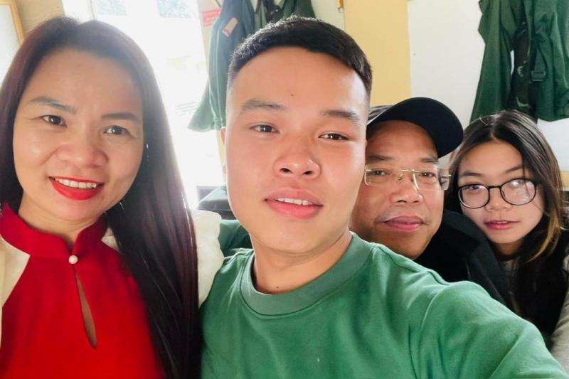 con trai tang me tien anh 1