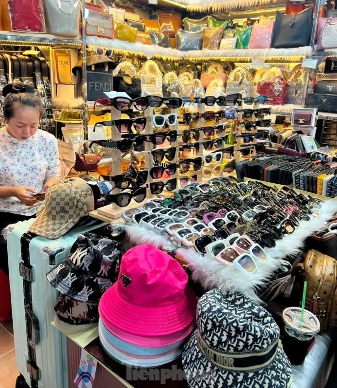 saigon square,  trung tam thuong mai,  hang gia,  hang nhai anh 11