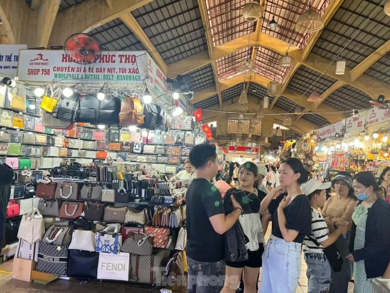 saigon square,  trung tam thuong mai,  hang gia,  hang nhai anh 12