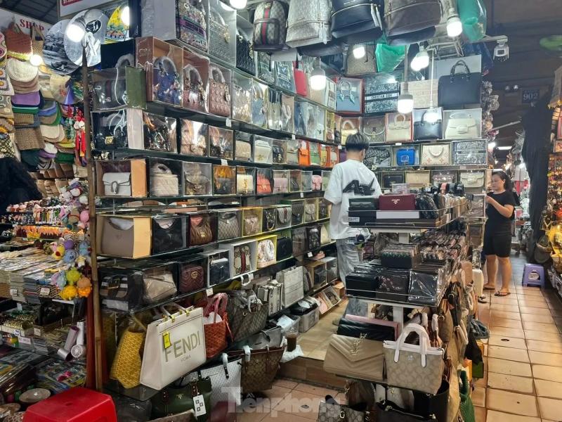 saigon square,  trung tam thuong mai,  hang gia,  hang nhai anh 9