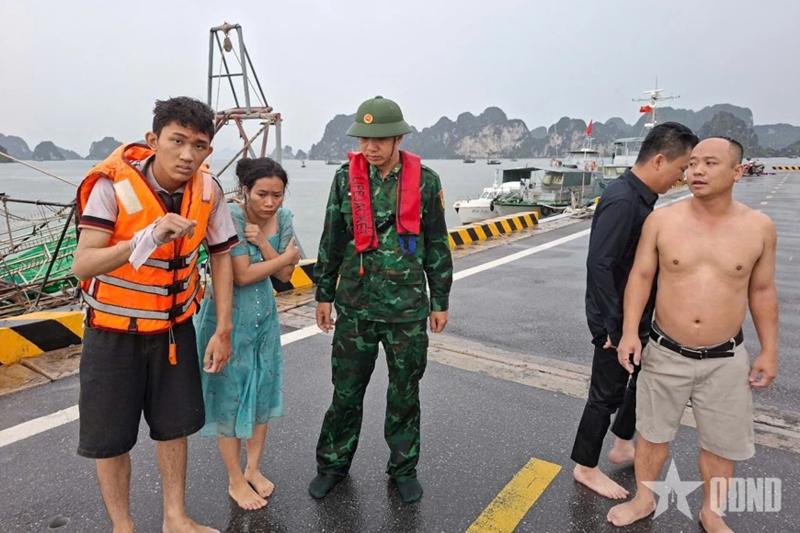 Lat tau vinh Ha Long anh 1