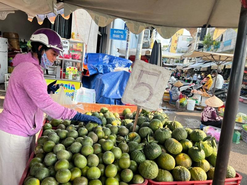 vai,  sau rieng,  man ha noi,  cho ba chieu anh 6